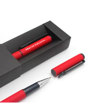 Kişiye Özel Siyah Defter & Mat Roller Kalem Hediye Seti (Kırmızı)