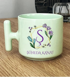 Kişiye Özel Çiçekli Ş Harfli Hediye Pastel T Kupa İsim Soyisim Yazılı (Yeşil)