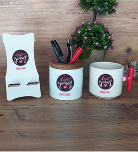 Love Your Self Hediye Sepeti Kupa Bardak T Kulplu, Kalemlik ve Ahşap Telefon Standı Arkadaşa Hediye, Anneye Hediye (Model 1)