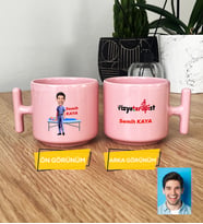 Kişiye Özel Karikatürlü Fizyoterapist Hediye Pastel T Kupa Erkek Fizyoterapiste Tıp Bayramı Hediyesi (Pembe)