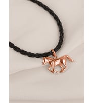 925 AYAR GÜMÜŞ AT FİGÜRLÜ DERİ KOLYE (Rose)