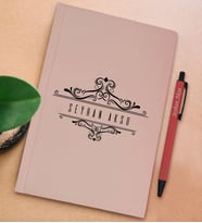 BK Gift Kişiye Özel İsimli Pudra Pembesi Sert Kapaklı Defter ve Tükenmez Kalem Seti, Arkadaşa Hediye, Yeni İş Hediyesi, Doğum Günü Hediyesi (Model 18)