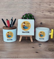 Kadın Öğretmene Hediye Hediye Sepeti Kupa Bardak T Kulplu, Kalemlik ve Dekoratif Taş Öğretmenler Günü Hediyesi (Model 5)