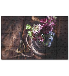 Cakapuzzle Mor Yeşil Çiçekler Flu İp ve Makas Arkaplan Puzzle Yapboz MDF (Ahşap) (255 Parça)