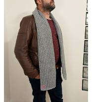 El yapımı 3D Kalpli Peluş Kadın Atkısı, Sevgililere Özel Kalpli Kadın ve Erkek Atıkları,  Çiftlere Özel Örgü Hediyelikler , Kemzey Handmade (Gri)