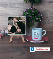 Kız Kardeş Fotoğraflı Dekoratif Taş, Ahşap Altlıklı Türk Kahvesi Fincanı Hediye (Model 6)