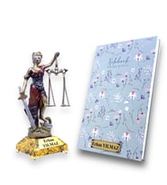Kişiye Özel İsimli Hediye Seti, Gold Mermer Tasarımlı Kaideli Adalet Heykeli ve Defter (Model 3)