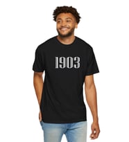 1903 Baskılı Erkek Oversize Tişört (Siyah)