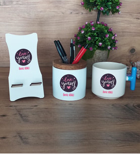 Love Your Self Hediye Sepeti Kupa Bardak T Kulplu, Kalemlik ve Ahşap Telefon Standı Arkadaşa Hediye, Anneye Hediye (Model 3)