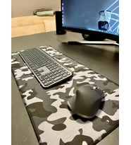 70 x 30 cm Desenli Dikişli Kaydırmaz Taban Speed Hızlı Yüzey Mousepad Masa Matı (Kamuflaj-Siyah)