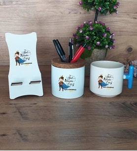Kadın İngilizce Öğretmeni Hediye Sepeti Kupa Bardak T Kulplu, Kalemlik ve Ahşap Telefon Standı Öğretmenler Günü Hediyesi (Model 3)
