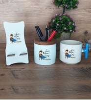 Kadın İngilizce Öğretmeni Hediye Sepeti Kupa Bardak T Kulplu, Kalemlik ve Ahşap Telefon Standı Öğretmenler Günü Hediyesi (Model 3)