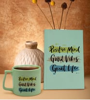 BK Gift Hayat Mottosu Tasarımlı Yeşil Sert Kapaklı Defter ve Middle Kupa Seti, Arkadaşa Hediye, Yeni İş Hediyesi, Doğum Günü Hediyesi (Model 5)