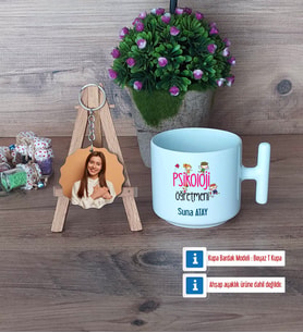 Psikoloji Öğretmeni Kupa Bardak Beyaz ve Fotoğraflı Ahşap Anahtarlık Hediye (Model 12)