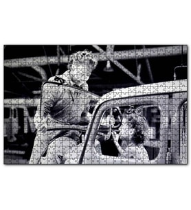 Cakapuzzle Araç Üretiminde Kadın Eli Eski Görsel  Puzzle Yapboz MDF (Ahşap) (255 Parça)