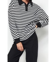 Tarz Oversize Polo Yaka Düşük Kol Regular Çizgili Polo Yaka Kalın İçi Polarlı Örme Sweatshirt (Siyah)