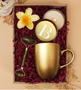 Kişiye Özel Tasarım Mum & Yeşim Taşı Roler Yüz Masaj Aleti & Lotus Toka & Renkli Kupa Hediye Seti (Gold)