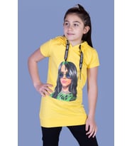 Toontoy Kız Çocuk Billie Eilish Baskılı Kapüşonlu Tişört (Sarı)