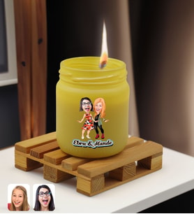 BK Gift Kişiye Özel DTF Anne Kız Karikatürlü Renkli Cam Kavanozda Kokulu Mum-1(13 Renk Seçeneği), Arkadaşa Hediye, Anneye Hediye, Doğum Günü Hediyesi (Sarı)