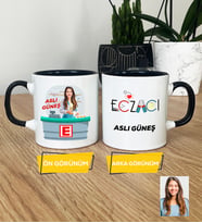 Kişiye Özel Karikatürlü Eczacı Hediye Kupa Bardak Kadın Eczacıya Tıp Bayramı Hediyesi (Siyah)