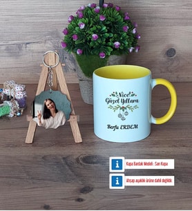 Yılbaşı Hediyesi Kupa Bardak Beyaz ve Fotoğraflı Ahşap Anahtarlık Hediye (Model 7)