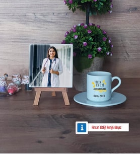 Doktor Fotoğraflı Dekoratif Taş, Ahşap Altlıklı Türk Kahvesi Fincanı Hediye (Model 2)