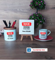 Hukuk Okuduğumu Söylemiş Miydim Hediye Seti Dekoratif Taş, Kalemlik, Ahşap Altlıklı Türk Kahvesi Fincanı Hediye (Model 3)