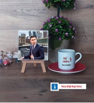 Okul Müdürü Fotoğraflı Dekoratif Taş, Ahşap Altlıklı Türk Kahvesi Fincanı Hediye Öğretmenler Günü Hediyesi (Model 3)