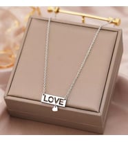 Kişiye Özel 925 Ayar Gümüş Love Yazılı Sallantılı Kalp Kolye (Gümüş)