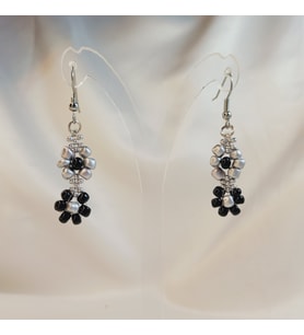 Crystal Atelier El Yapımı Miyuki Sallantılı Çiçek Küpe Mini Çiçek Küpe Zarif Çiçek Küpe Çiçek Sallantılı Küpe (Gri)