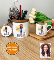 Kişiye Özel Karikatürlü Veteriner Hekim Hediye Seti Türk Kahvesi Fincanı, Kalemlik, Anahtarlık Kadın Veteriner Hekime Tıp Bayramı Hediyesi (Ahşap)