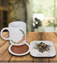 Kişiye Özel Tasarım Kupa Bardak Ve Fotoğraflı Ahşap Bardak Altlığı 99379 (Sarı)