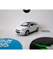 Opel Corsa 1/36 Ölçek 12cm  çek bırak (ÖZEL PLAKALI) (Beyaz)