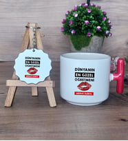 Dünyanın En Güzel Öğretmeni Hediye Seti Kupa Bardak T Kulplu ve Anahtarlık Öğretmenler Günü Hediyesi (Model 1)
