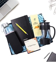 Kişiye Özel Siyah Defter & Gümüş Renk Detaylı Kalem & Özel Kılıflı 500Ml Su Matarası & Rebul Mandalina Kolonya & Siyah French Press Hediye Seti (Model 5)