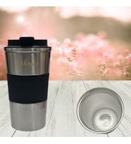 HEDİYESİBİZDEN KİŞİYE ÖZEL İSİM BASKILI İÇİLEBİLİR VAKUMLU KAPAKLI TERMOS BARDAK 500 ML (Metal)