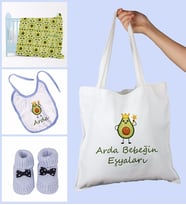 eJOYA Bebeklere Özel Çantasında Kişiye Özel Battaniye Önlük Ve Patik Bebek Hediye Seti 109877 (Mavi)