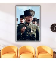 Metal Çerçeveli Temperli Cam Tablo Yeşil Üniformalı Atatürk (Gümüş)