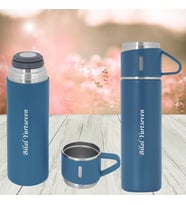 HEDİYESİ BİZDEN KİŞİYE ÖZEL İSİM BASKILI BARDAKLI TUTMA KULPLU PASLANMAZ ÇELİK TERMOS 500 ML (Mavi)