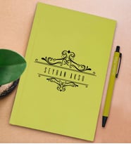 BK Gift Kişiye Özel İsimli Sarı Sert Kapaklı Defter ve Tükenmez Kalem Seti, Arkadaşa Hediye, Yeni İş Hediyesi, Doğum Günü Hediyesi (Model 18)
