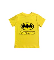 Batman baskılı pamuklu penye kumaş yazlık çocuk tişört (Sarı)