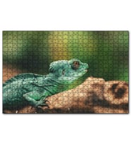 Cakapuzzle Mango Kökü Üzerindeki Yeşil Kertenkele  Puzzle Yapboz MDF (Ahşap) (255 Parça)