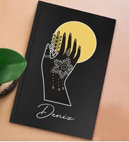 BK Gift Kişiye Özel İsimli Sert Kapaklı Siyah Defter, Arkadaşa Hediye, Yeni İş Hediyesi, Anı Defteri, Doğum Günü Hediyesi (Model 5)