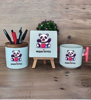 Sevimli Panda Hediye Sepeti Kupa Bardak T Kulplu, Kalemlik ve Dekoratif Taş Arkadaşa Sevgiliye Hediye (Model 4)