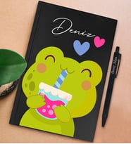 BK Gift Kişiye Özel İsimli Siyah Sert Kapaklı Defter ve Tükenmez Kalem Seti, Arkadaşa Hediye, Yeni İş Hediyesi, Doğum Günü Hediyesi (Model 7)