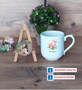 Flamingo Kupa Bardak Beyaz ve Fotoğraflı Ahşap Anahtarlık HediyeArkadaşa Doğum Günü Hediyesi (Model 5)