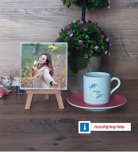İsme Özel Doğum Günü Hediyesi Fotoğraflı Dekoratif Taş, Ahşap Altlıklı Türk Kahvesi Fincanı Hediye (Model 6)