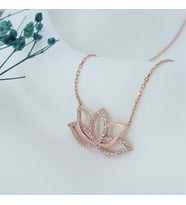 Taşlı Nergis Çiçeği Kolye (Rose - Gold)