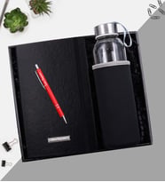 Kişiye Özel Gümüş Renk Detaylı Tükenmez Kalem & Siyah Defter & Siyah Özel Kılıflı 500Ml Su Matarası Hediye Seti (Model 1)