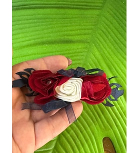 7X4 CM 3 RENK GÜLLÜ ÇİÇEKLİ YAKA İĞNESİ GİYİM AKSESUARI BROŞ (Kırmızı)